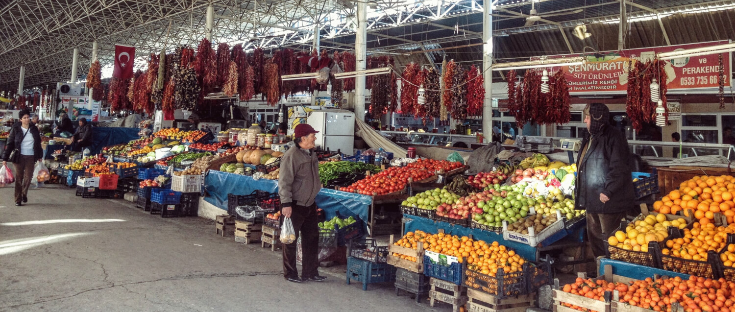 Muğla pazarı ve kurutulmuş biberleri