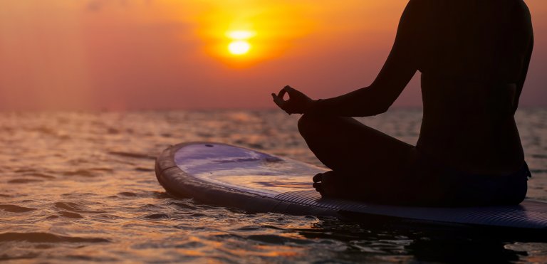 Masmavi Bodrum Sularında Sup Yoga