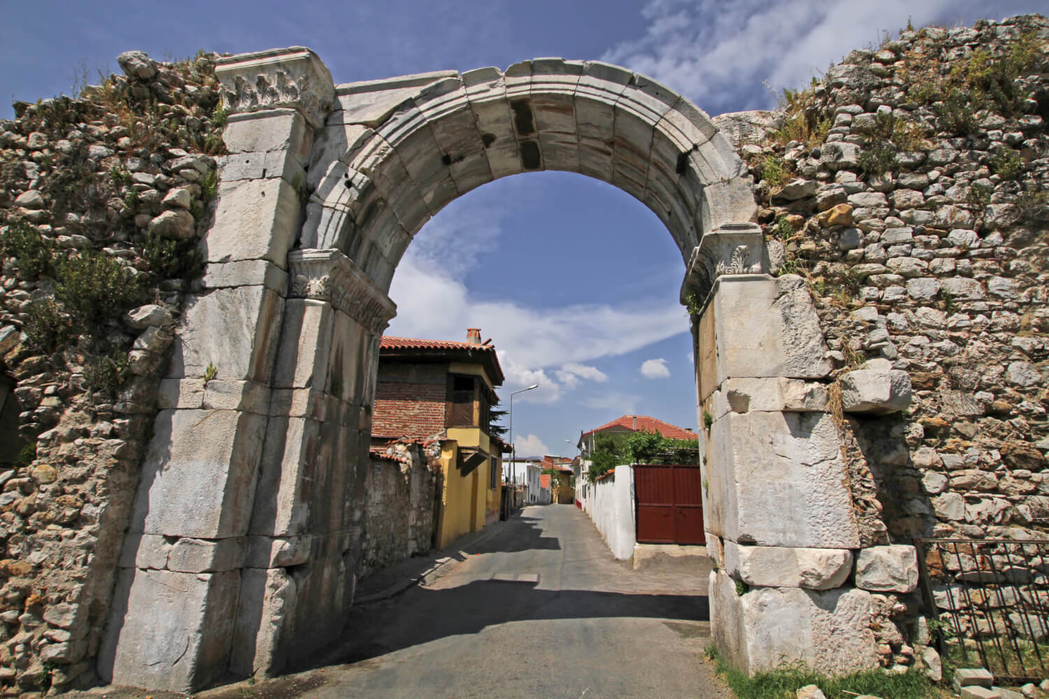 Milas Rehberi: Baltalı Kapı ve Su Kemerleri